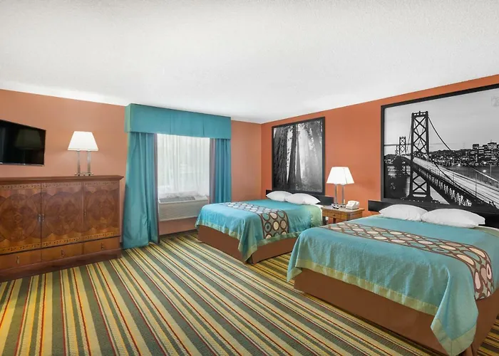 Super 8 By Wyndham Chico
