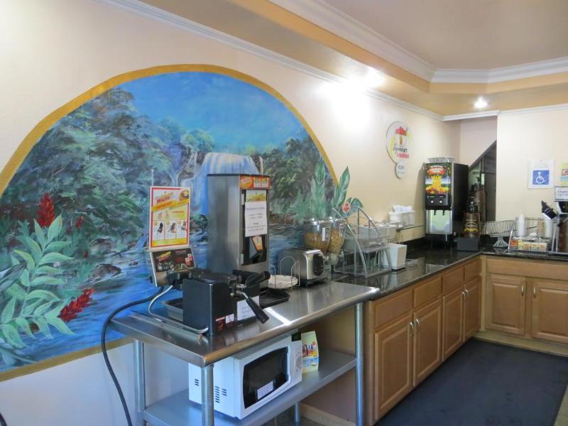 Super 8 By Wyndham Hotel