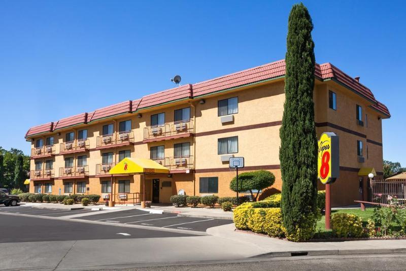Super 8 By Wyndham Hotel
